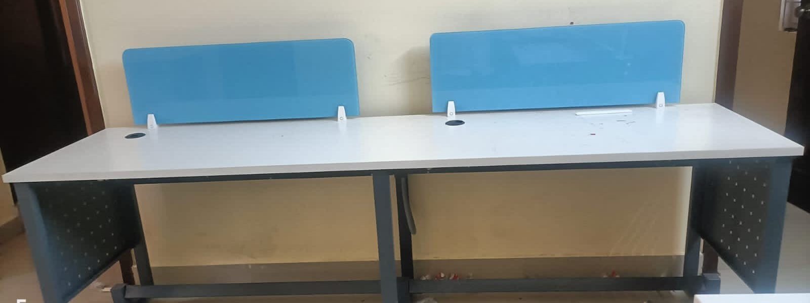 open glass workstation.FF